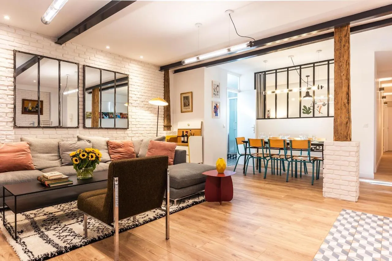 Design & New Loft In Heart Of شقة