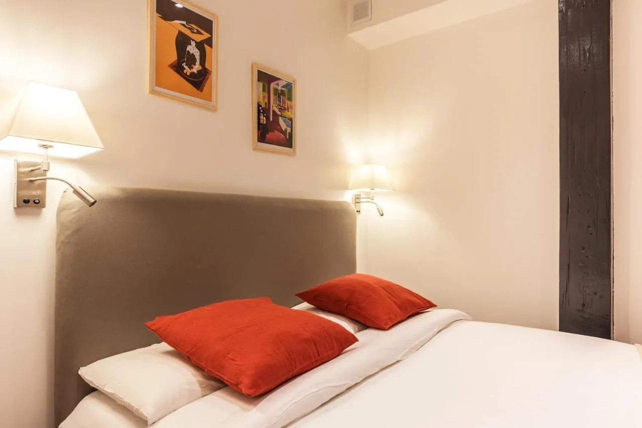 Design & New Loft In Heart Of *