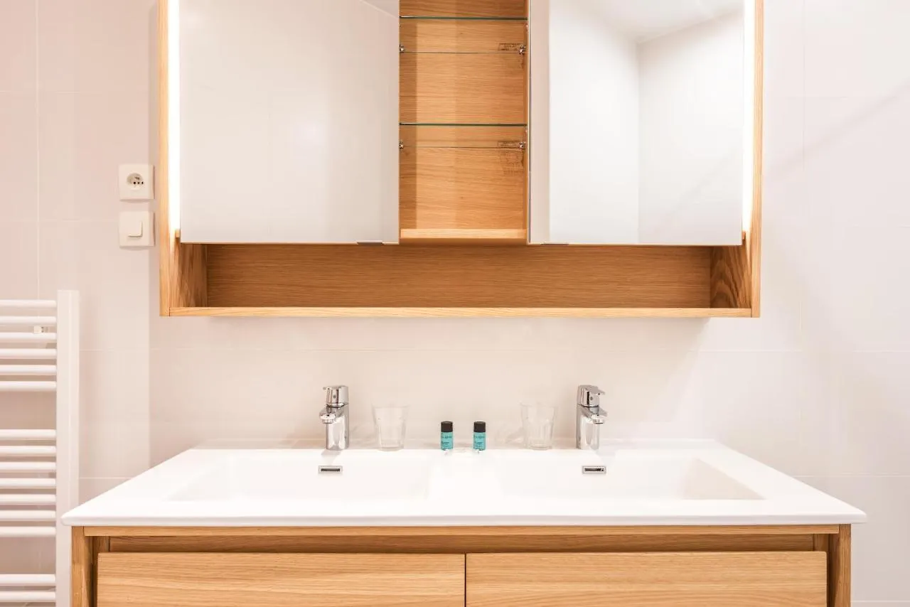 Design & New Loft In Heart Of *
